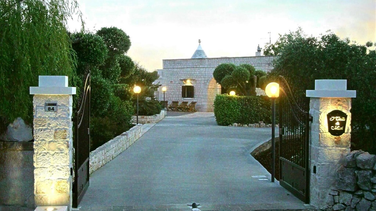 Locorotondo House | Trulli di Marì: "Trullo Incanto" ideal for families. Playground area. 12km from the sea
