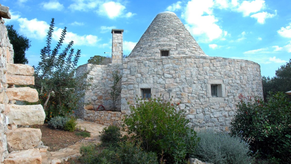 Cisternino House | Trullo Saettone - Trullo and Lamia in the Itria Valley, surrounded by unspoiled nature -