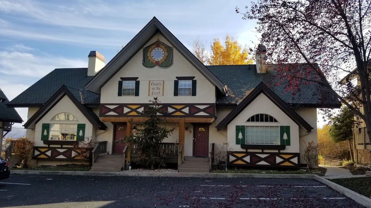 Midway Ski Chalet | Truly a Swiss Chalet! This 3 bedroom Chalet is set in the valley of Midway