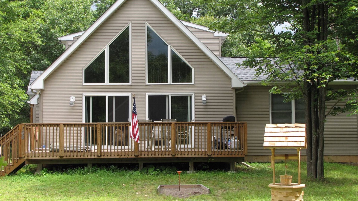 Albrightsville Ski Chalet | Try some adventure or simply relax 200 5 Star reviews! perfect chalet