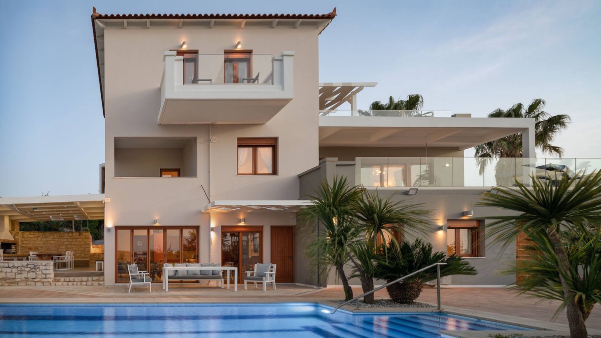 Houdetsi Villa | Tsourlakis Residence, 50m2 Pool, Gym, Walking distance to Shops & Total Privacy