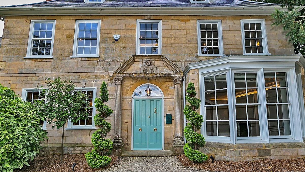 Yardley Gobion House | Ttich Manor Retreat by Interhome