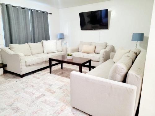 Playas de Tijuana House | Tu Casa de Familia