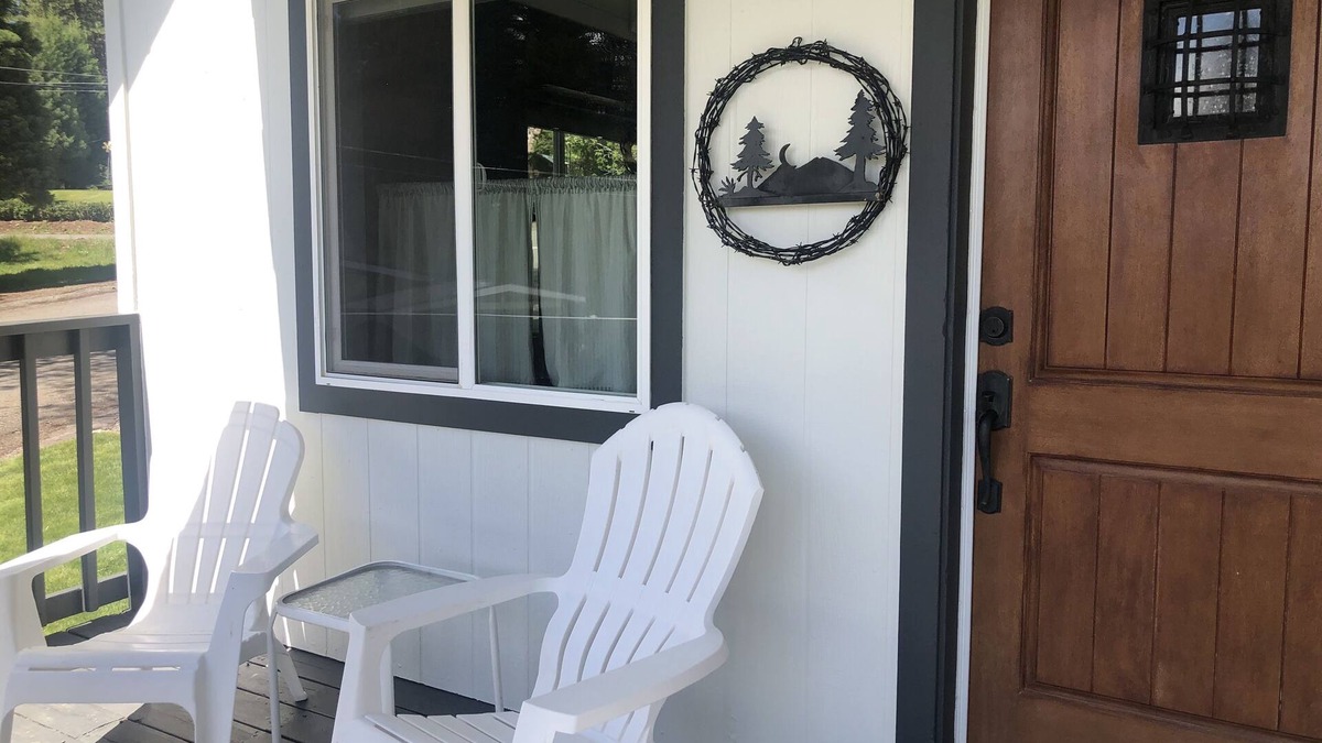 McCloud House | Tucci House - Cozy Historic Home - Sleeps 10