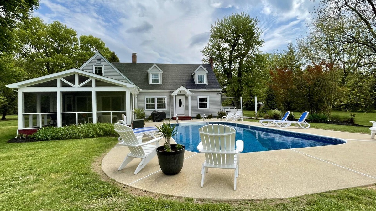 Unionville House | Tuckaway Cove. Book your fall get away now. New kitchen 2025