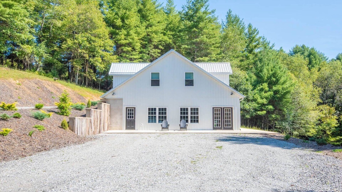 Jefferson Cabin | Tucked away in the woods - minutes to the New River - King Beds - Acreage to explore!