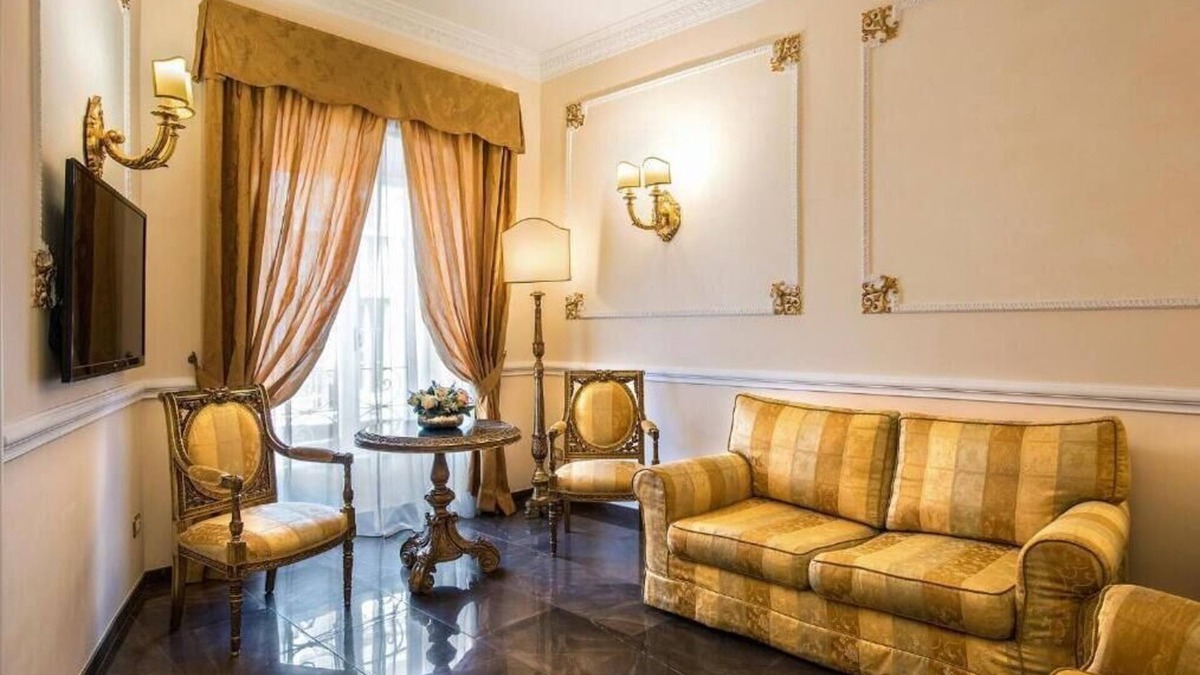 Rome City Centre Apartment | Tucked away just behind the magnificent Piazza del Popolo/Walk to Spanish Steps