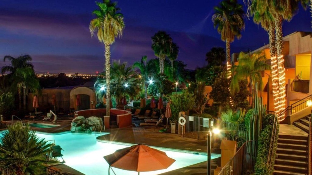 Casas Adobes Hotel | Tucson's Serene Family Oasis