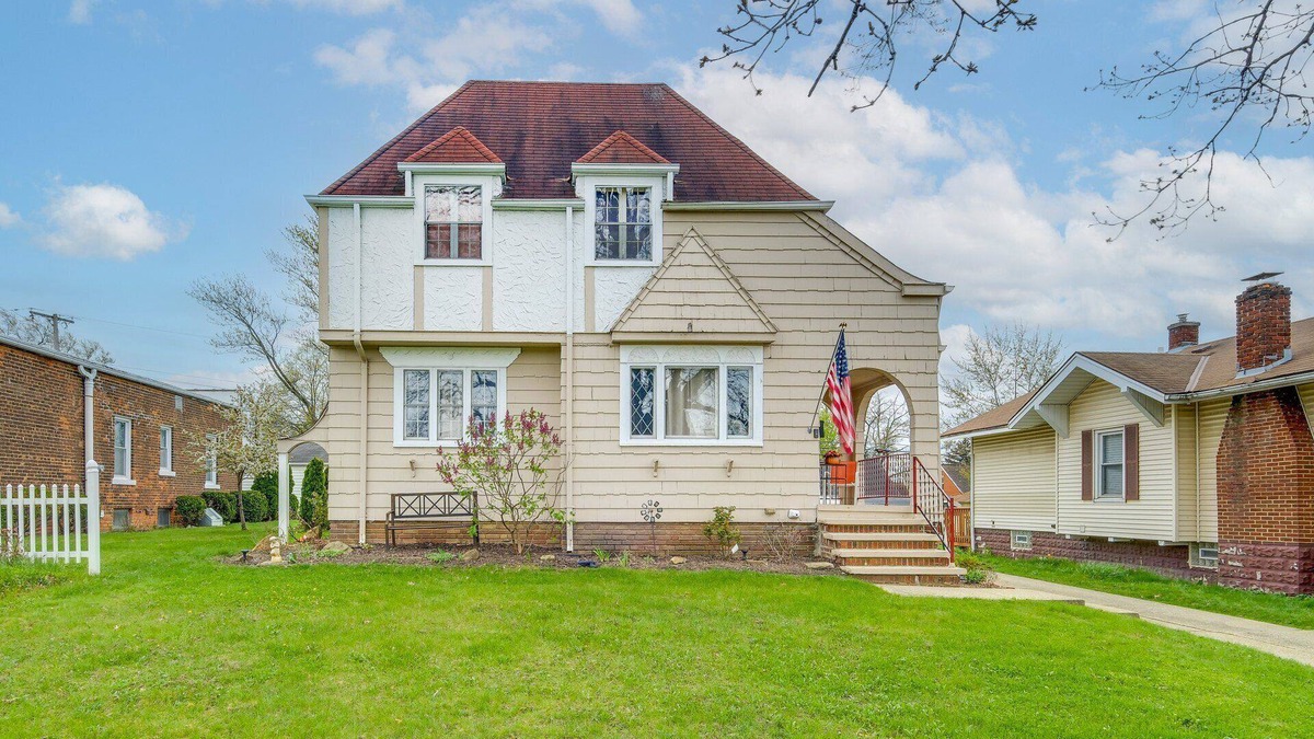 Garfield Heights House | Tudor Chalet-Historical home w/modern amenities n gardens. Close to I-480/I- 77!