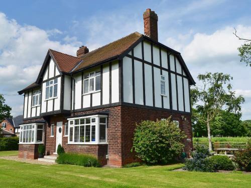 Goole House | Tudor House
