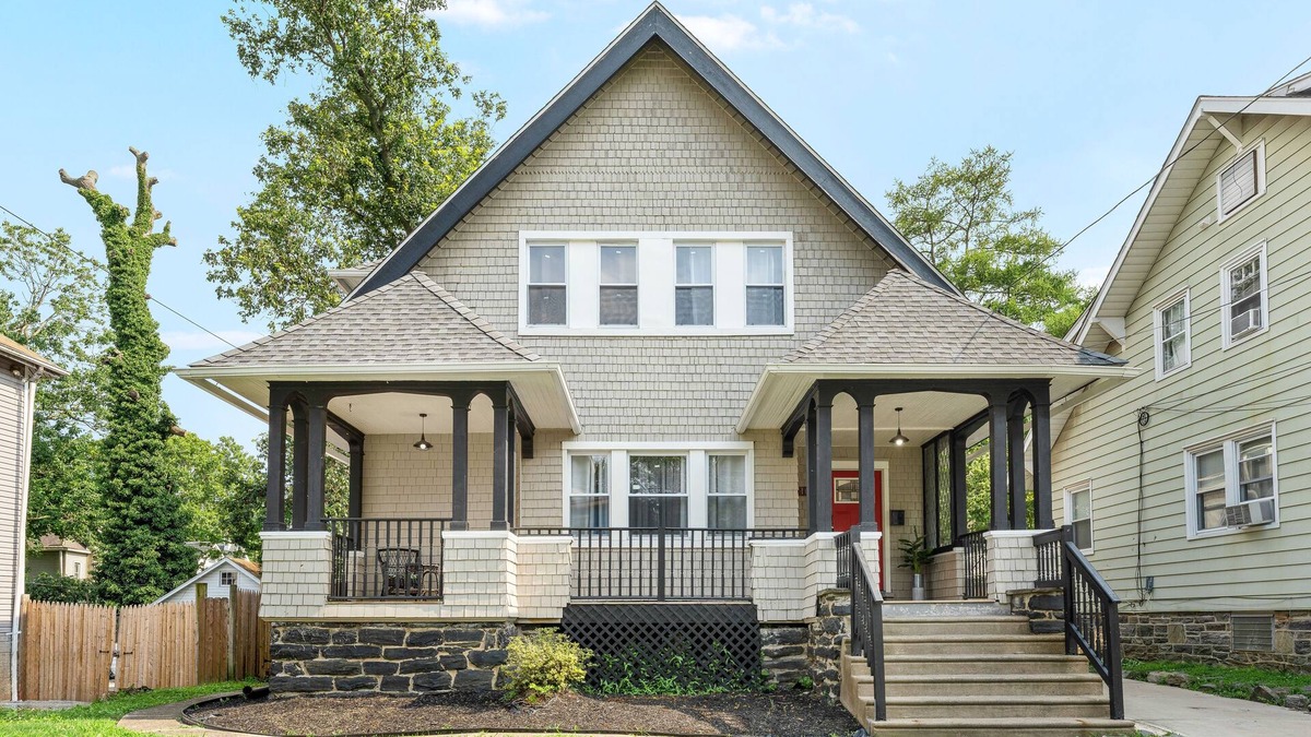 East Lansdowne House | Tudor Luxury- Comfy 4Bed Home, PHL, UPenn, Fast Wi-fi