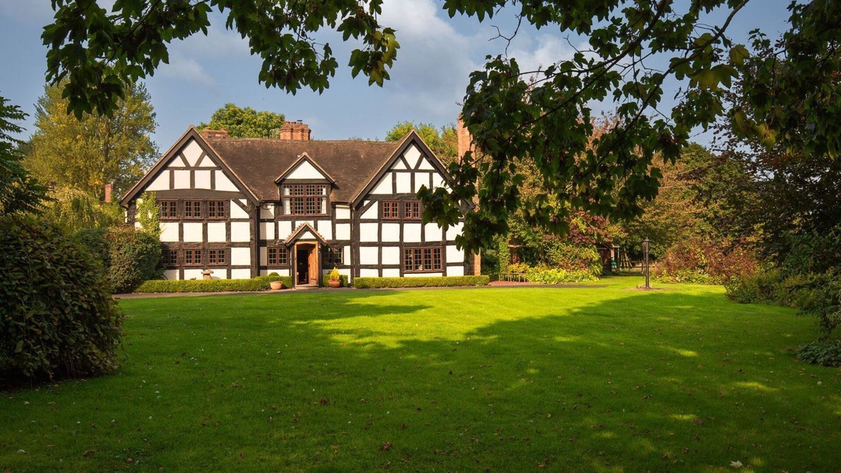 Dunhampton Cottage | Tudor Manor and The Coach House - pet friendly with a hot tub and games room
