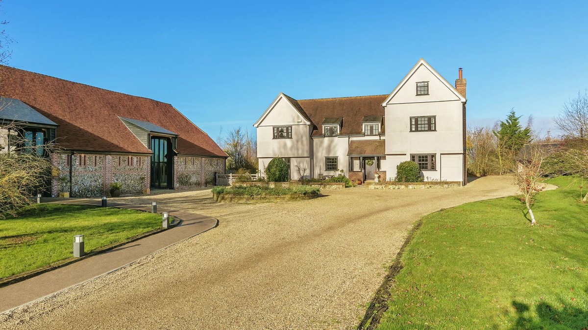 Halstead House | TUFFON HALL FARMHOUSE, family friendly in Sible Hedingham