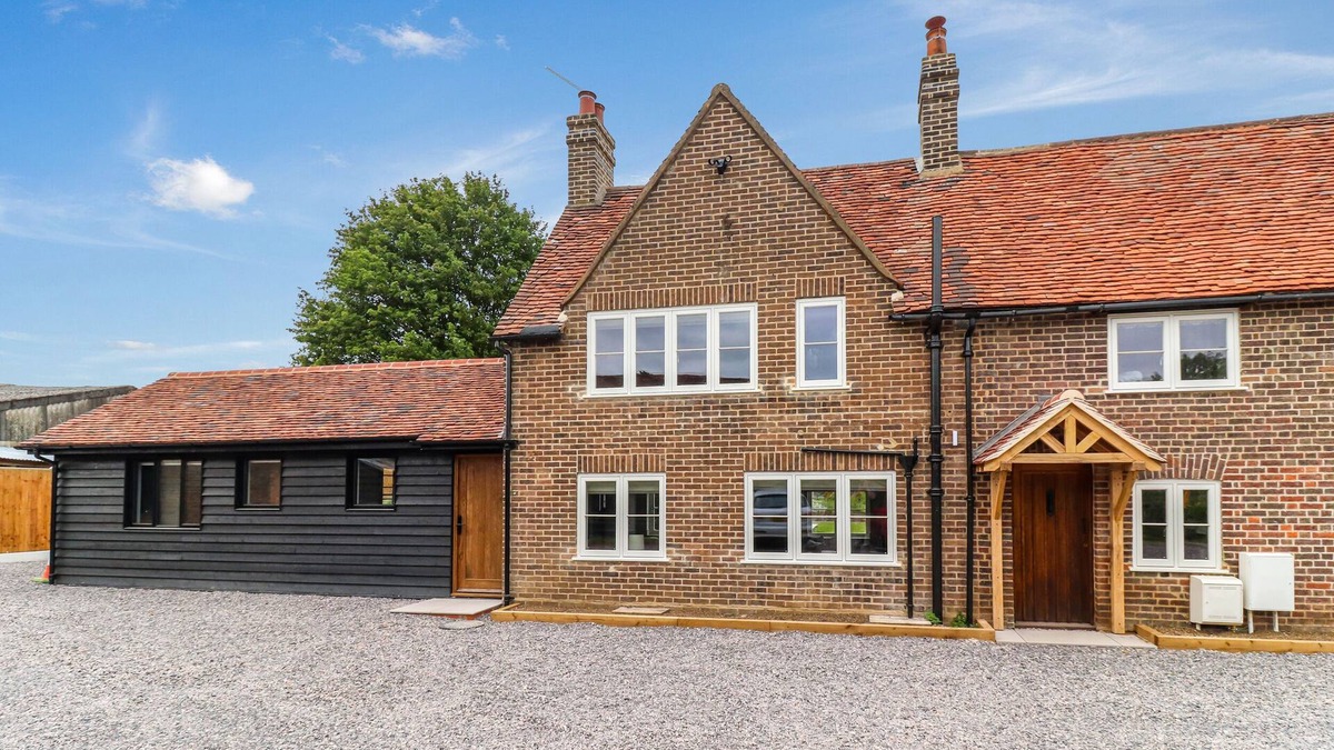 Chipperfield Cottage | TUFFS FARM, pet friendly, character holiday cottage in Chipperfield
