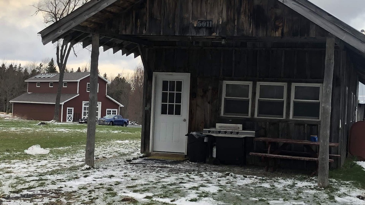 Turin Cabin | TUG HiLL Cabin on Twin Pond Farm