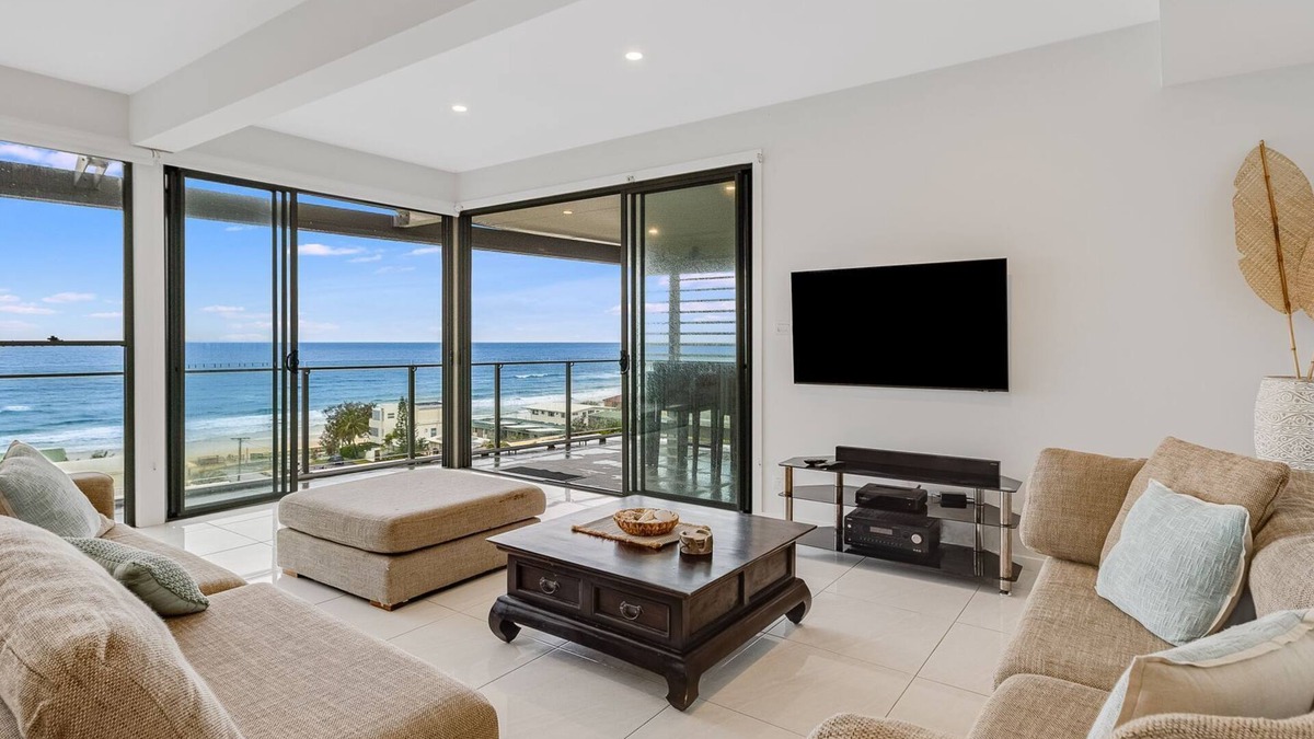 Tugun House | Tugun Hideaway - Modern, pet friendly beach house - Min. 3 Night Stays!