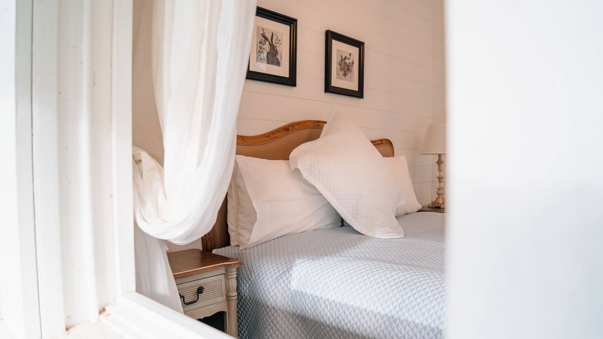 Pirinoa Cottage | Tuhitarata Hideaway. Romantic Couples Retreat