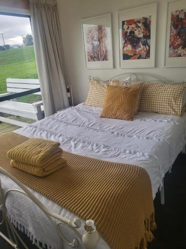 Rotowaro Bed & Breakfast | Tui Cottage