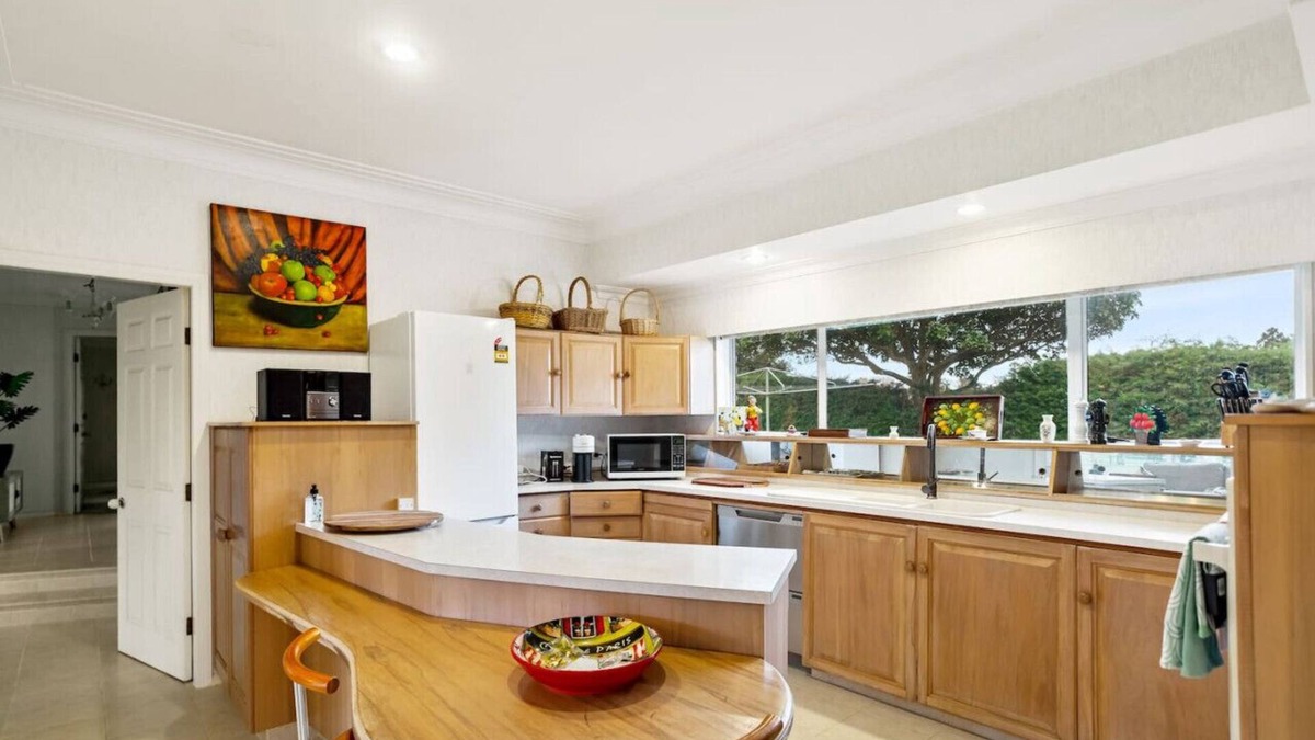 Karaka House | Tui Country Retreat with Wi-Fi and Garden Views