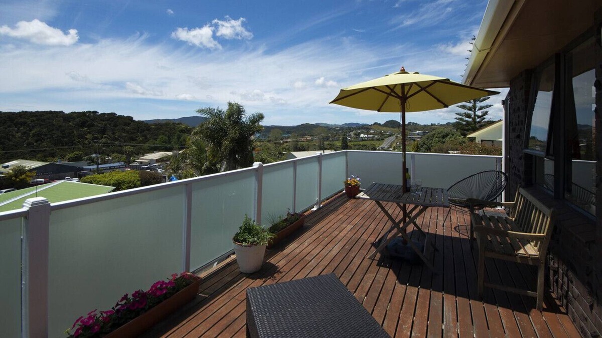 Cable Bay Cabin | Tui's Retreat - Cable Bay Bach