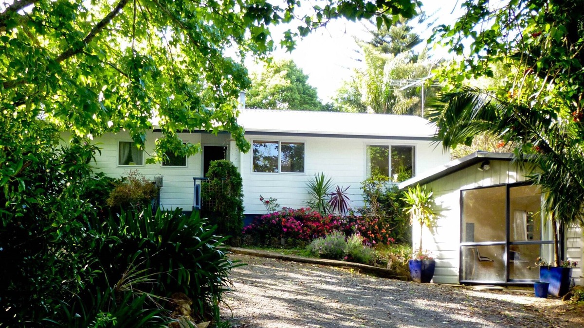 Kerikeri House | TUIS NEST- Private, yet central by river & Historical sites .8 nights stay min n