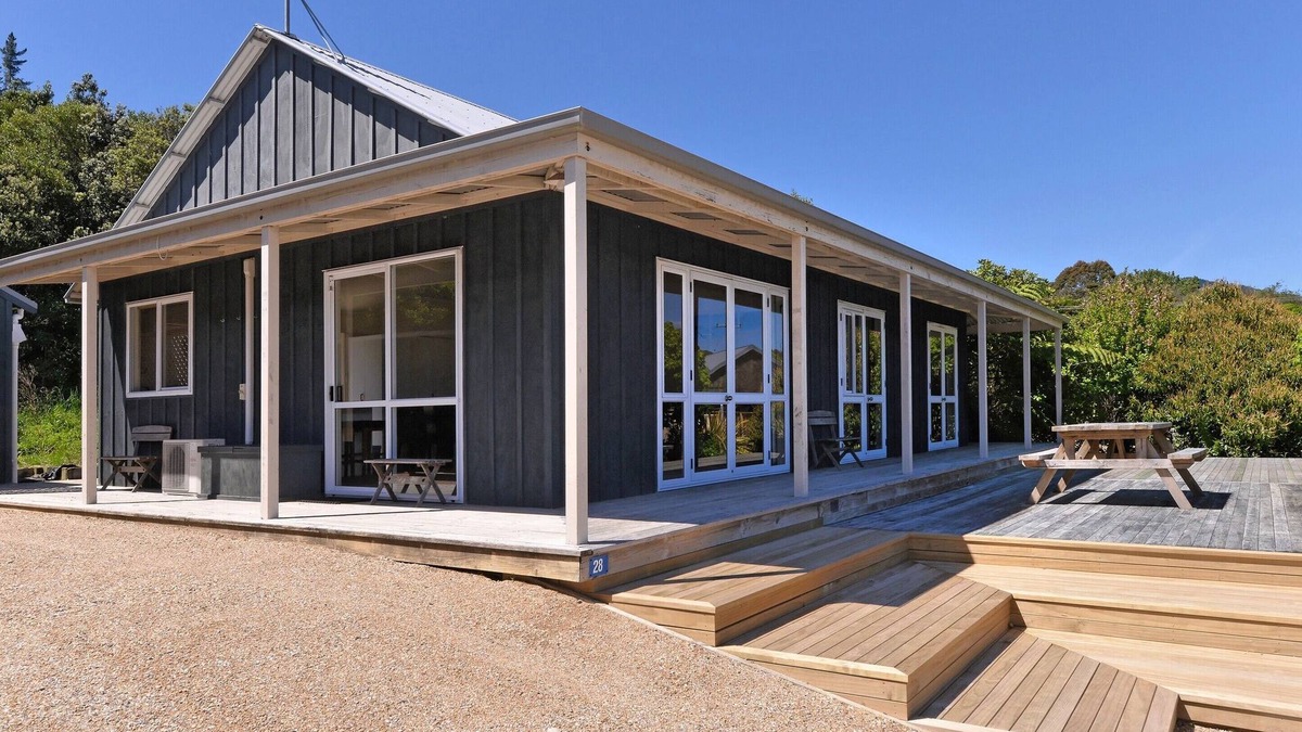 Tata Beach Cottage | Tuis on Tata - Golden Bay Home (Tata Beach)