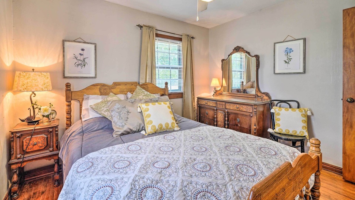Tower Heights House | Tulsa Family Retreat on Farm ~ 12 Mi to Downtown!
