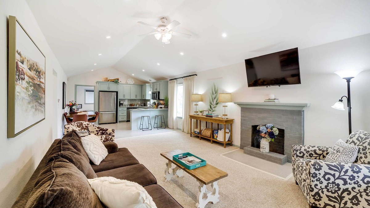 Cherry Street House | Tulsa Vacation Home ~ 3 Mi to Downtown
