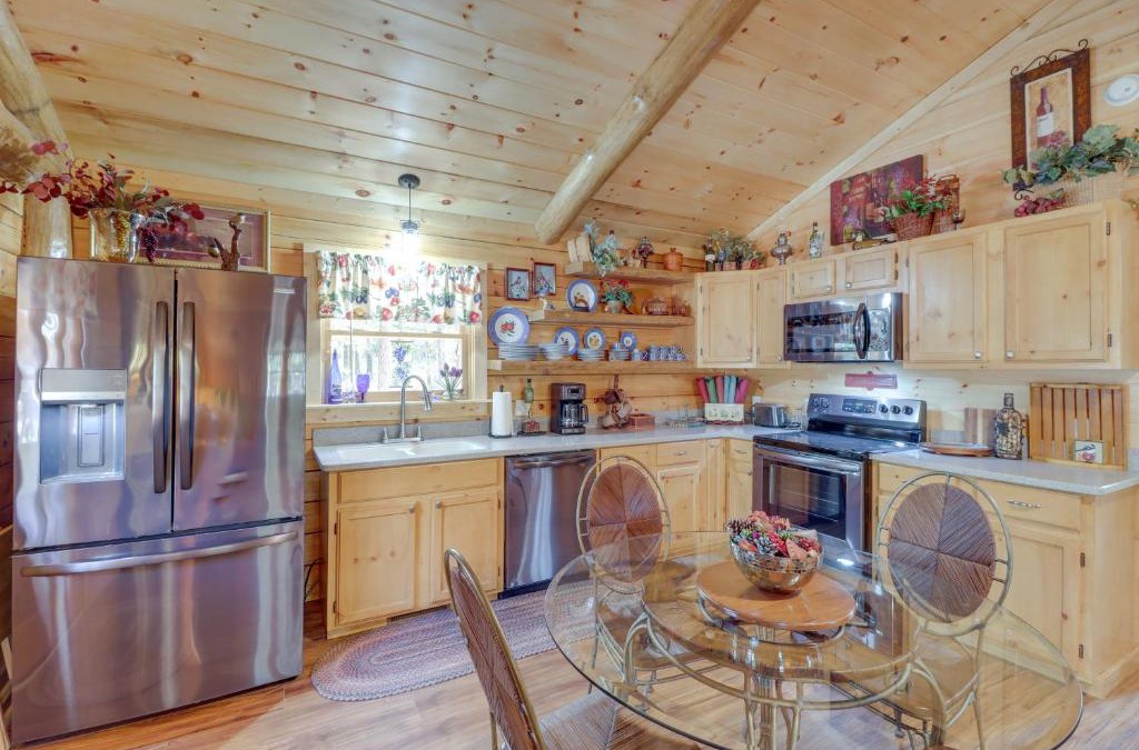Tumbling Shoals House | Tumbling Shoals Cabin with Fire Pit 1 Mi to Lake