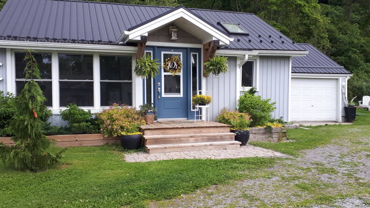 Turkey Point Cottage | Turkey Point Cottage one block from Lake Erie