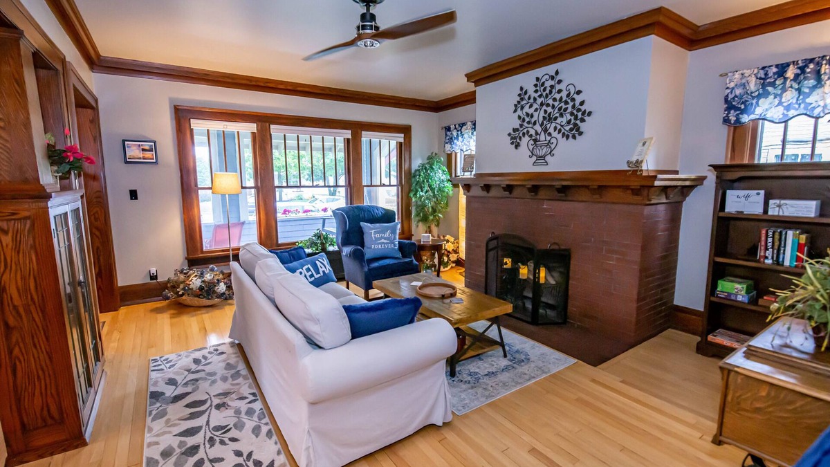 Two Rivers House | Turn of the Century Craftsman Home minutes to Downtown and the Beach