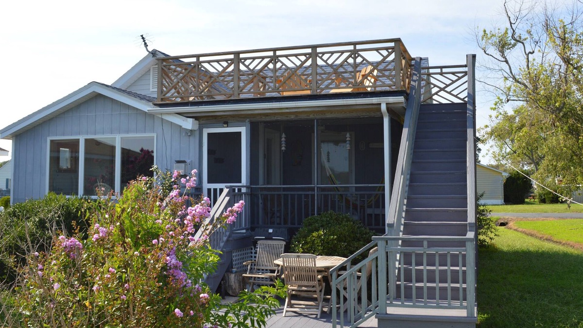 Deep Hole House | Turn of the Creek - 2BR home, W/F, Water Access home deck & dock.NO LINENS