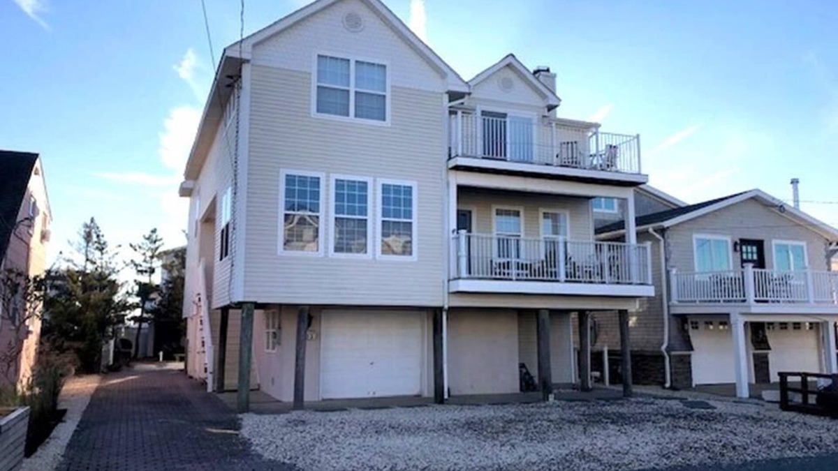 Surf City House | Turner Inn 2nSpacious bayside 7 bedroom, 4.5 bathroom home in Surf City.