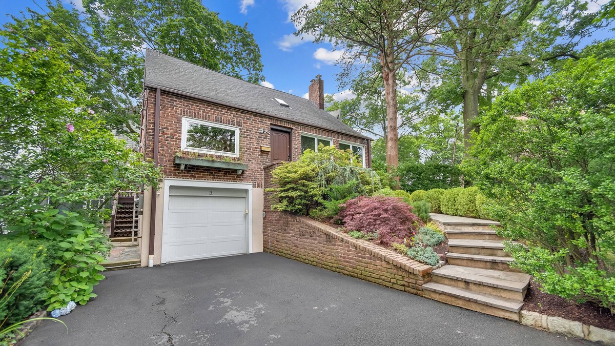 Larchmont House | Turnkey 5 Bedroom Home in Prime Larchmont