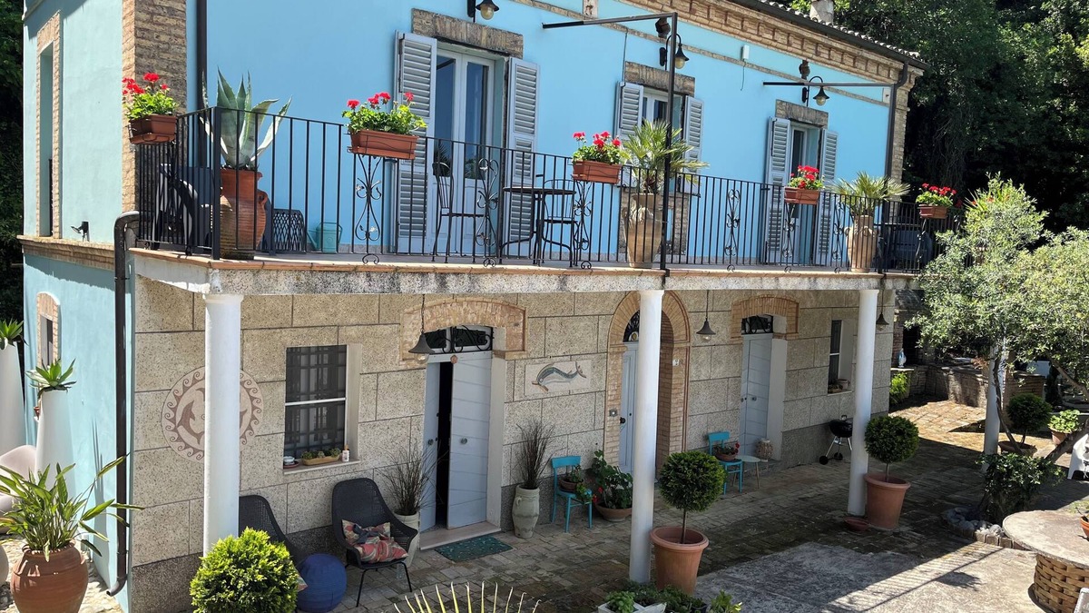 San Vito Chietino Villa | Turquoise villa by the sea