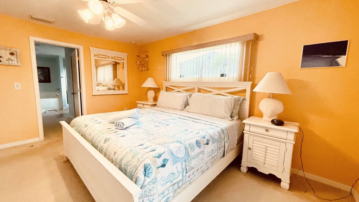 Broadmoor House | Turtle Bay Villa/Pool/Hot Tube/Canal View