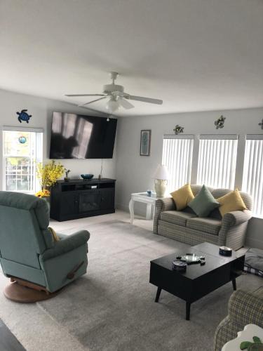 Weeki Wachee Gardens House | Turtle Cove on Weeki Wachee Florida