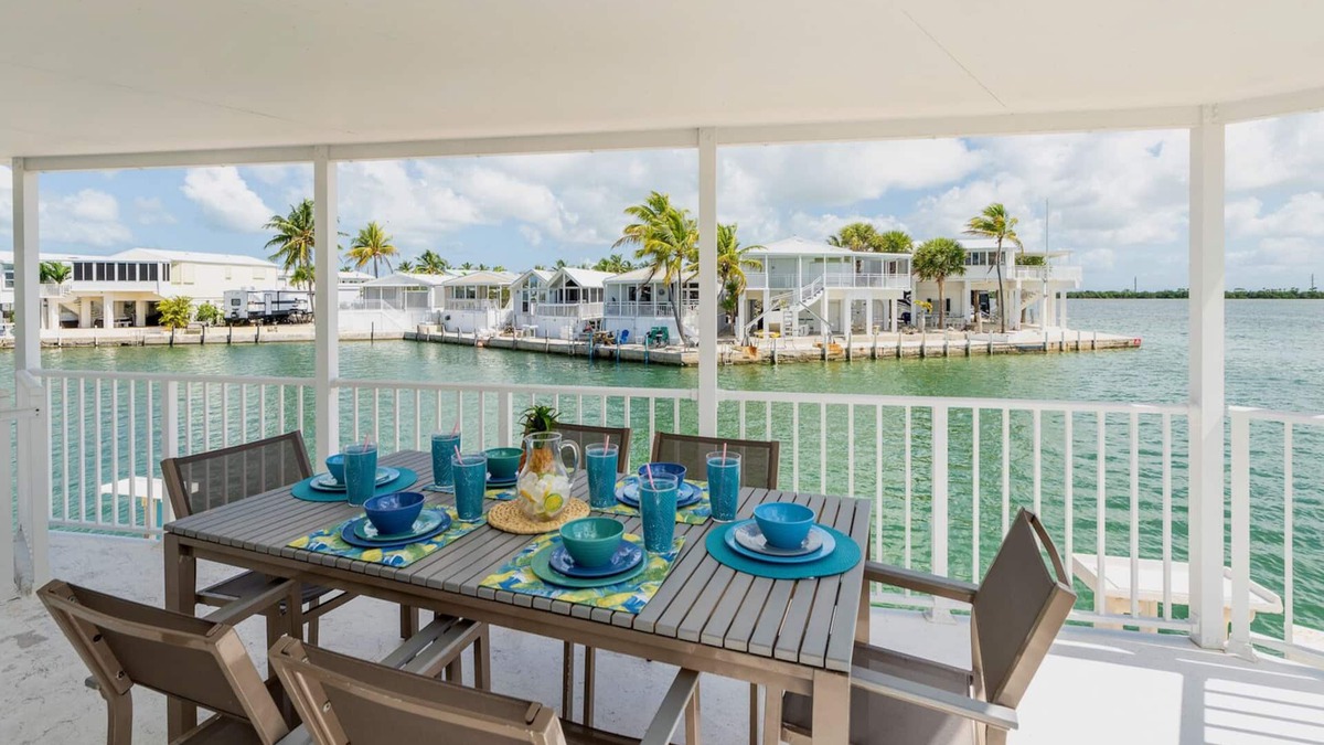 Cudjoe Key Cottage | *TURTLE COVE VIEWS @ VENTURE OUT* 2BR/2BA Cottage +35’ Private Slip | 80’ Pool