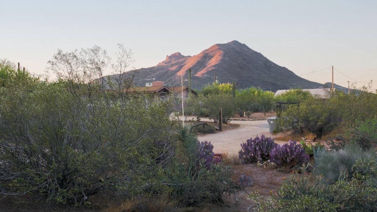 Cave Creek House | Turtle House *One-of-a-kind* 3 bedroom/3 bathroom *Rare Fine*
