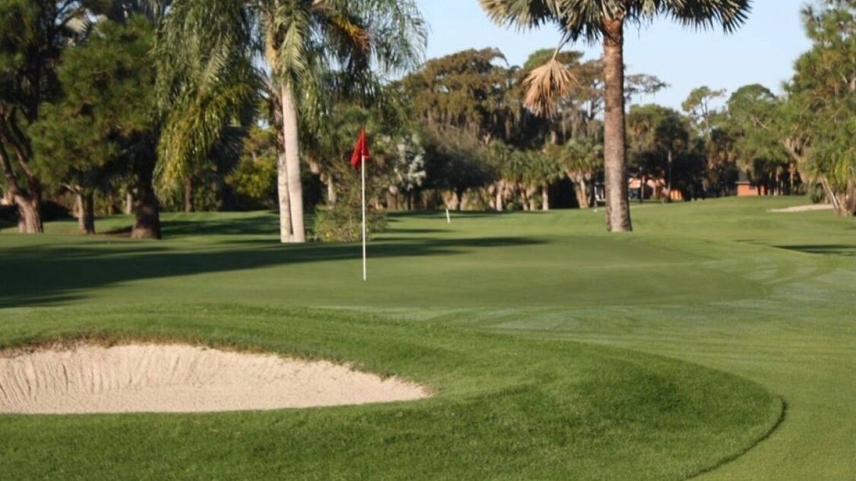 Central Naples Condo | TURTLE LAKE 2BR/2BA - GOLF COURSE VIEW/RESORT STYLE AMENITIES/MINUTES TO BEACH