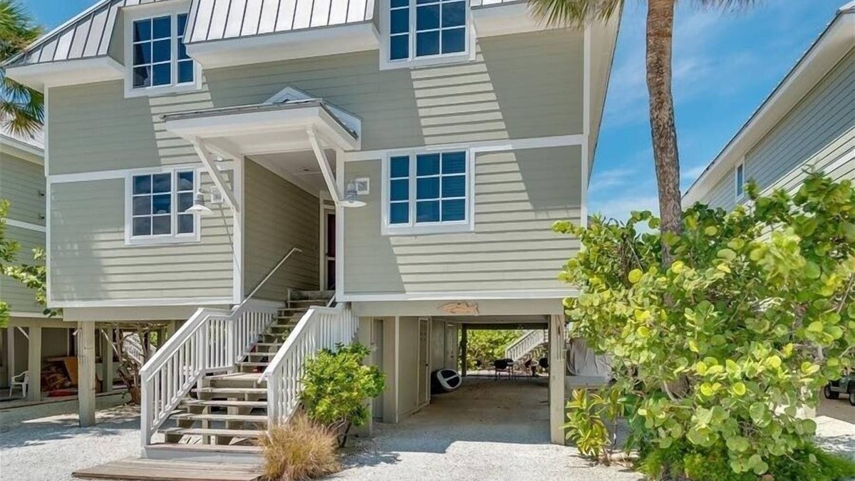 Boca Grande House | Turtleback 09 3 Bedroom Villa by RedAwning