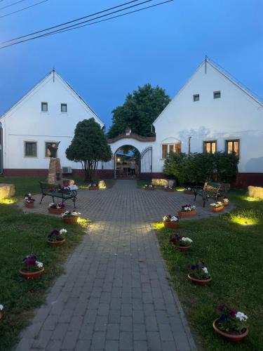 Szolad Bed & Breakfast | Turul Panzió&Pizzéria