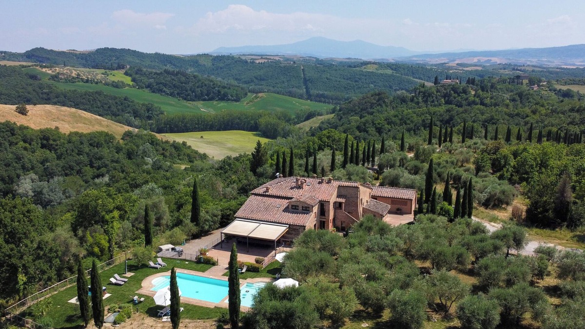 Asciano Villa | Tuscan Charm Meets Luxury Living – Rent San Nazario Il Poderuccio Today