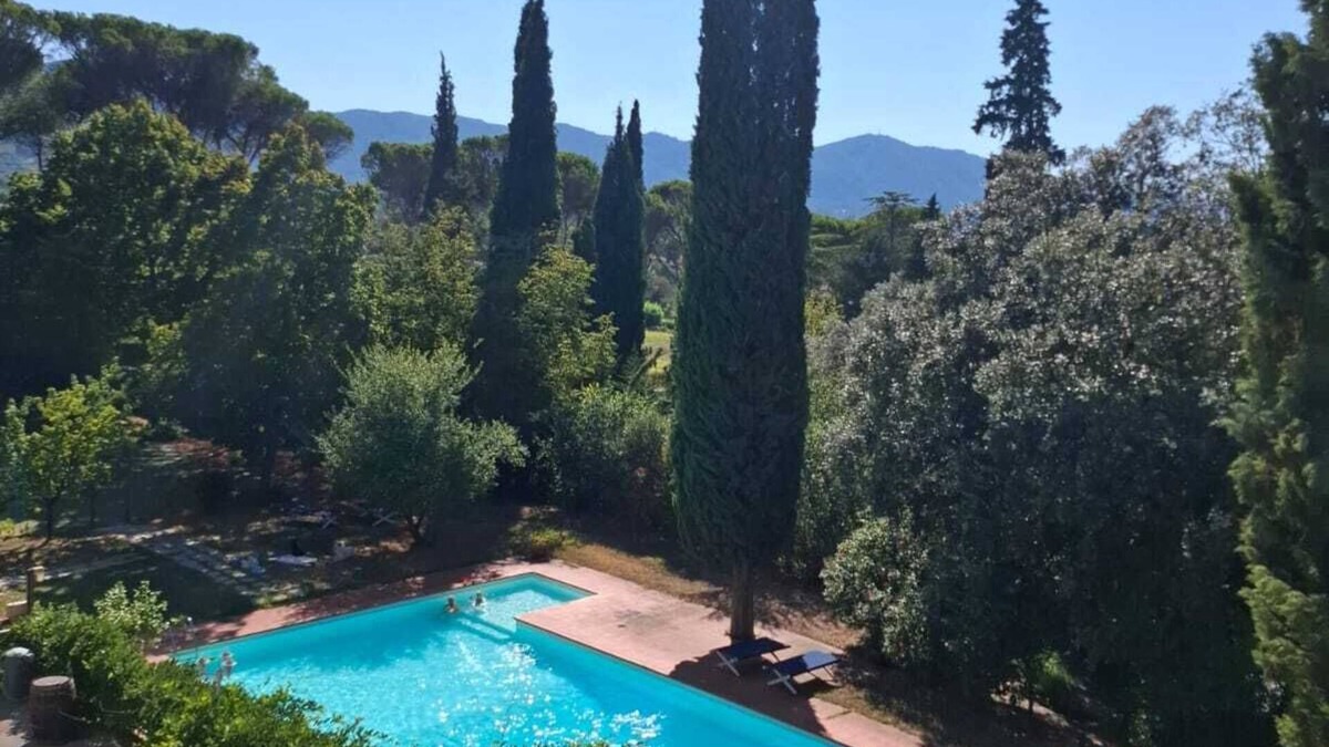 Quarrata Apartment | Tuscan countryside with swimming pool and tennis court