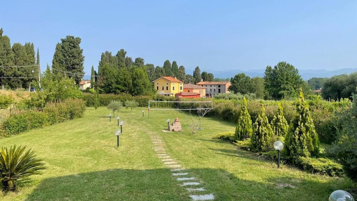 SantʼAndrea di Compito House | Tuscan farmhouse with large private garden.