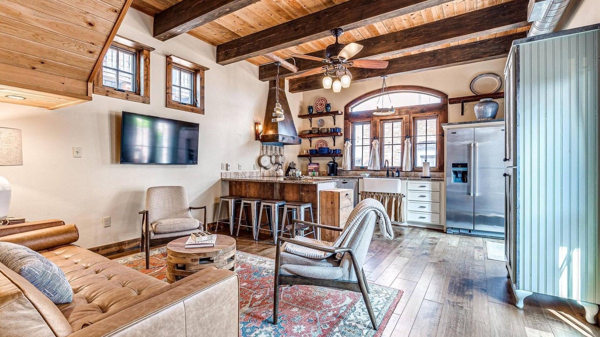 Eufaula Cottage | Tuscan feel with outdoor fireplace and cooking.
