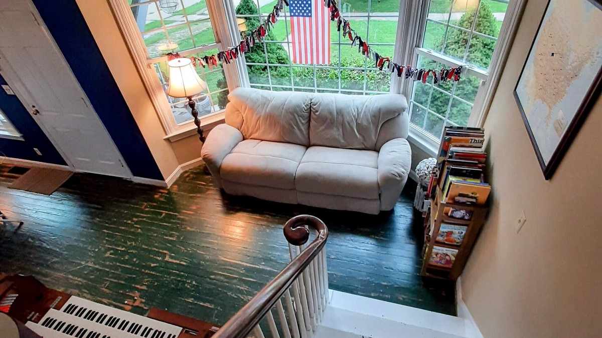Ashtabula Cottage | Tuscan-like Terraces Overlook Lake Erie Sunsets