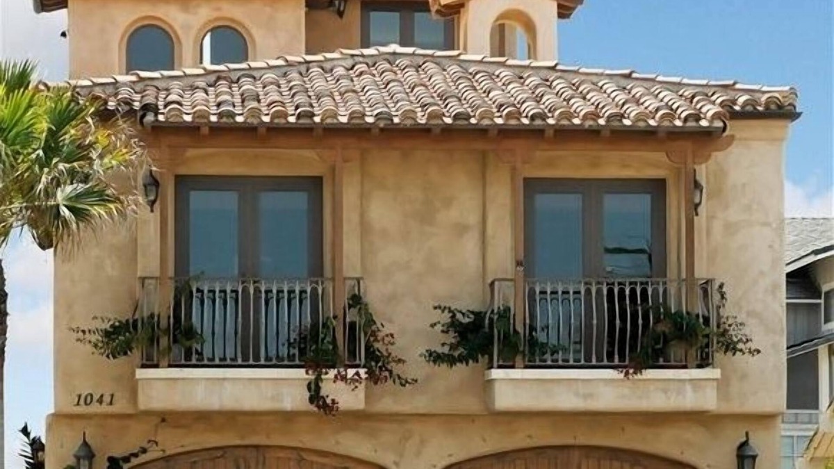 Oxnard Shores House | Tuscan Sol OceanFront with hot tub, pool table, 3 fireplaces at Mandalay Shores.
