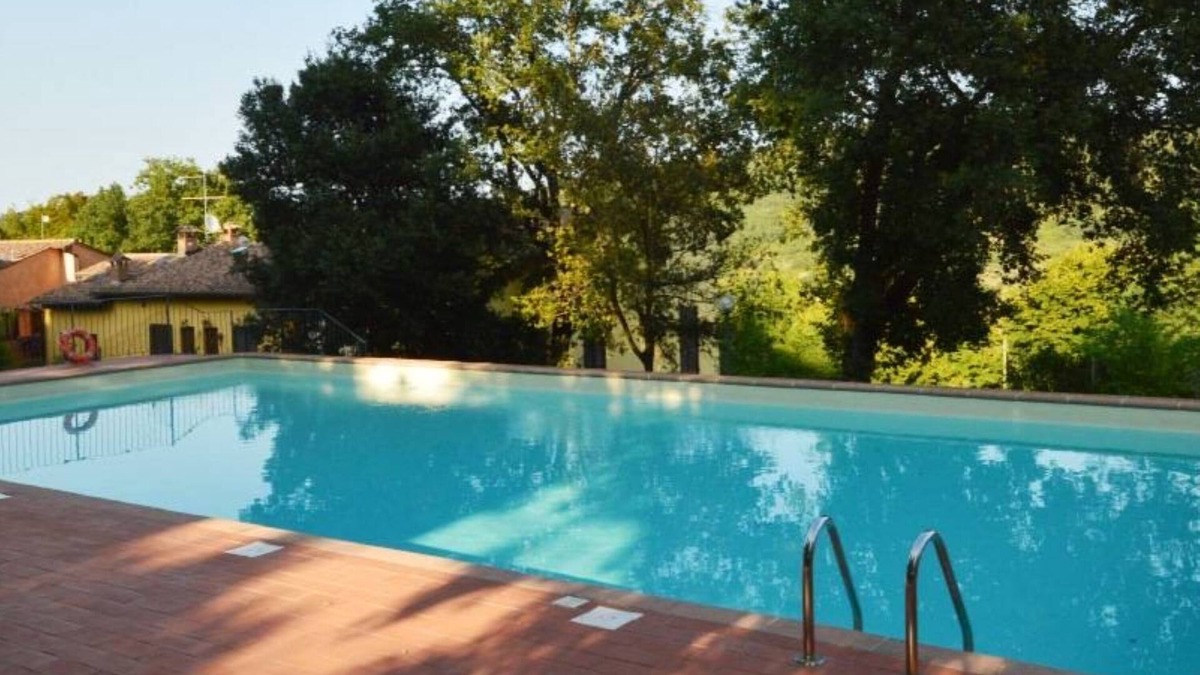 Radicondoli Apartment | Tuscan Sun With Shared Pool