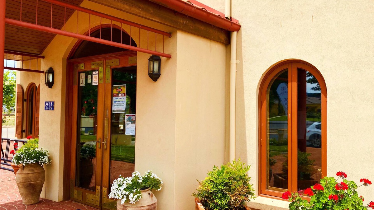 Myrtleford Apartment | Tuscan Villa in Myrtleford